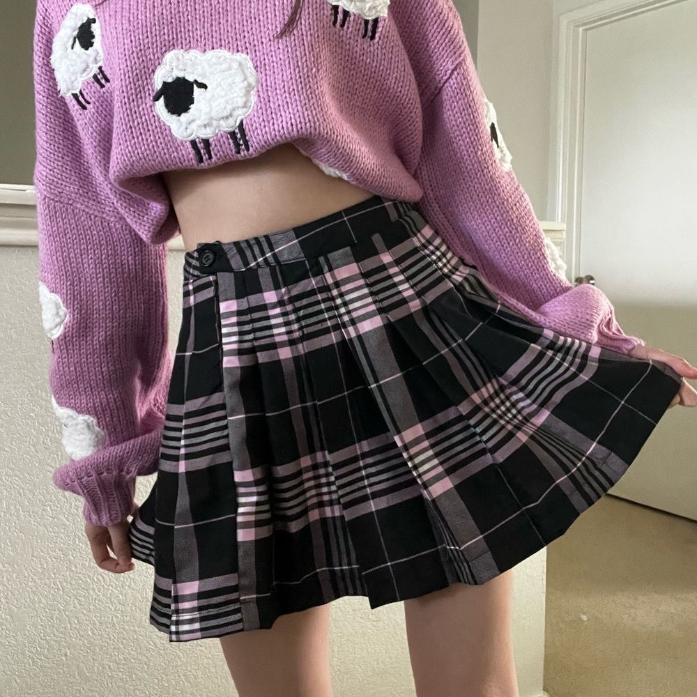 [SOLD] Pleated black and pink mini skirt